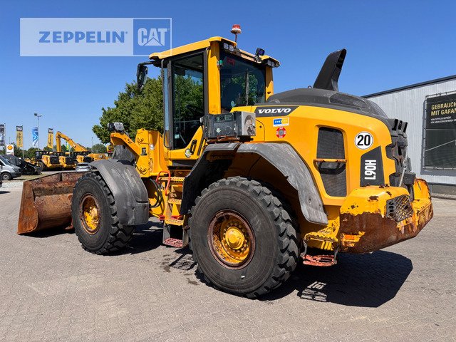 Volvo L90H - Gumikerekes homlokrakodó: 4 kép. Volvo L90H - Gumikerekes homlokrakodó: 4 kép.
