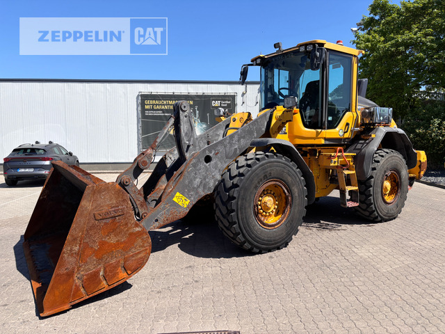 Volvo L90H - Gumikerekes homlokrakodó: 1 kép. Volvo L90H - Gumikerekes homlokrakodó: 1 kép.