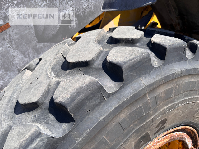 Volvo L90H - Gumikerekes homlokrakodó: 5 kép. Volvo L90H - Gumikerekes homlokrakodó: 5 kép.