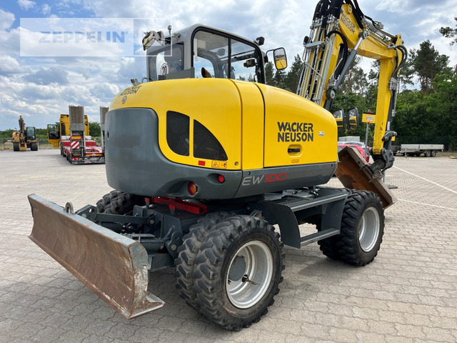 Wacker EW100 - Gumikerekes kotró: 3 kép. Wacker EW100 - Gumikerekes kotró: 3 kép.