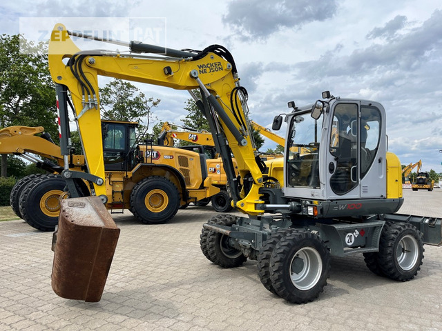 Wacker EW100 - Gumikerekes kotró: 1 kép. Wacker EW100 - Gumikerekes kotró: 1 kép.