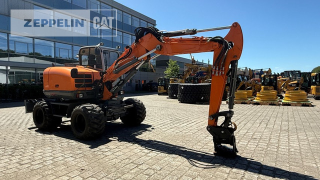 Wacker EW100 - Gumikerekes kotró: 1 kép. Wacker EW100 - Gumikerekes kotró: 1 kép.