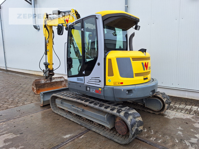 Wacker EZ80 - Minikotró: 3 kép. Wacker EZ80 - Minikotró: 3 kép.