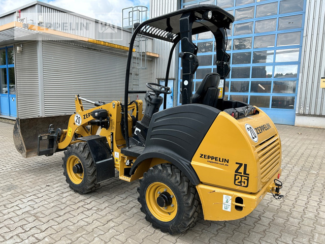 Zeppelin ZL25 - Gumikerekes homlokrakodó: 3 kép. Zeppelin ZL25 - Gumikerekes homlokrakodó: 3 kép.