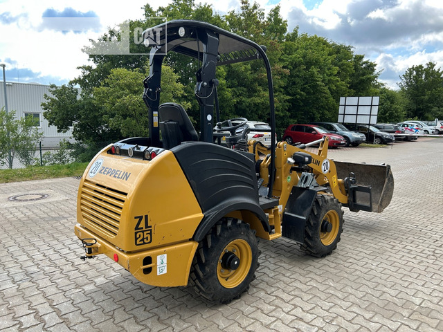 Zeppelin ZL25 - Gumikerekes homlokrakodó: 4 kép. Zeppelin ZL25 - Gumikerekes homlokrakodó: 4 kép.