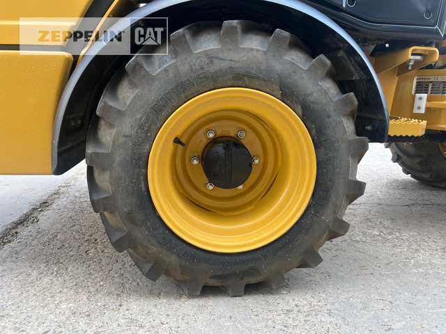 Gumikerekes homlokrakodó Zeppelin ZL35: 15 kép.