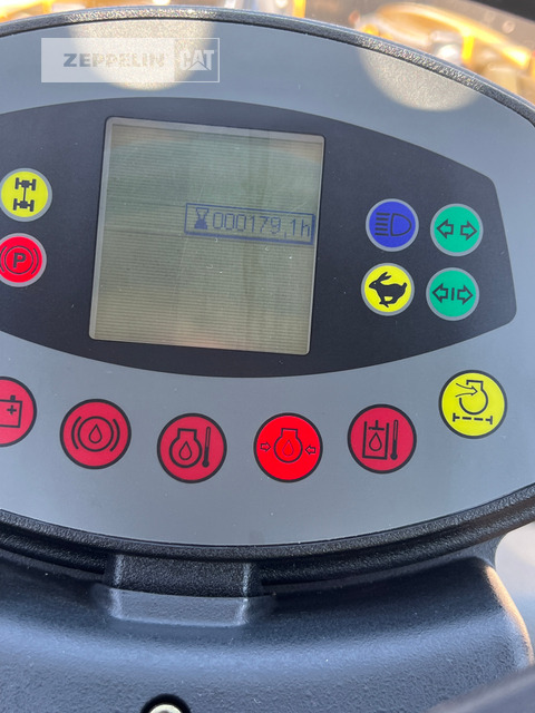 Gumikerekes homlokrakodó Zeppelin ZL35: 26 kép. Gumikerekes homlokrakodó Zeppelin ZL35: 26 kép.