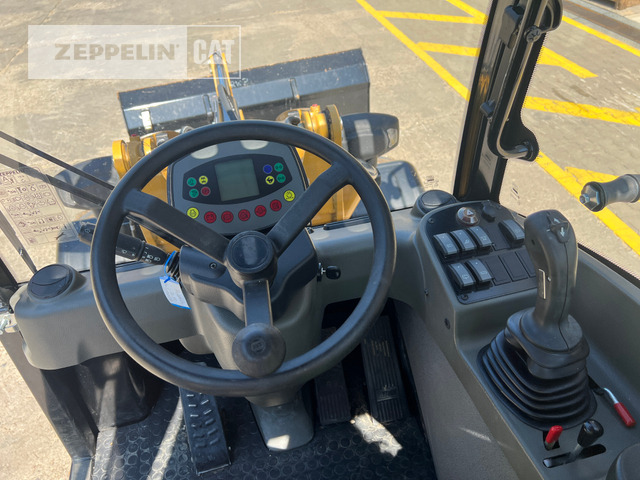 Gumikerekes homlokrakodó Zeppelin ZL35: 25 kép. Gumikerekes homlokrakodó Zeppelin ZL35: 25 kép.