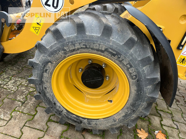 Gumikerekes homlokrakodó Zeppelin ZL35: 11 kép.