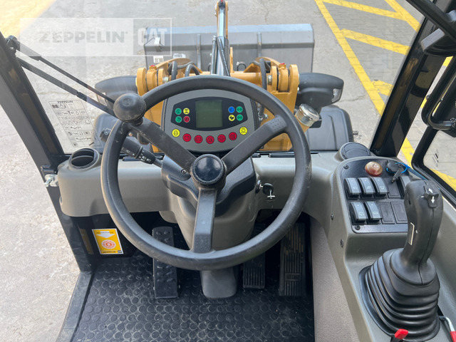 Gumikerekes homlokrakodó Zeppelin ZL35: 29 kép.