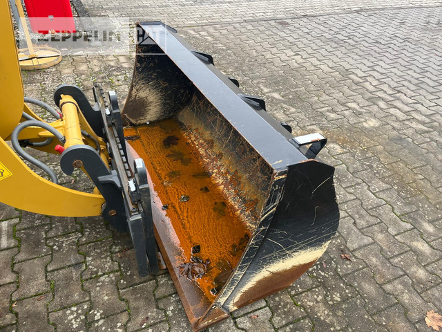 Gumikerekes homlokrakodó Zeppelin ZL35: 9 kép.