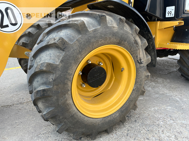 Gumikerekes homlokrakodó Zeppelin ZL35: 13 kép.