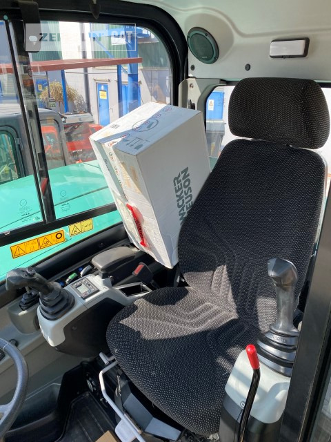 Gumikerekes kotró Zeppelin ZM110: 12 kép.