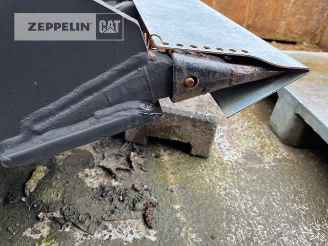 Zfe KSL0,9 2.080 mm 908 - Rakodókanál - Építőipari gépek: 2 kép. Zfe KSL0,9 2.080 mm 908 - Rakodókanál - Építőipari gépek: 2 kép.