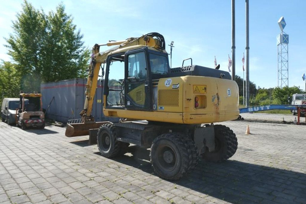 Komatsu Mobilbagger PW140-7 Mobilbagger - Gumikerekes kotró: 5 kép. Komatsu Mobilbagger PW140-7 Mobilbagger - Gumikerekes kotró: 5 kép.