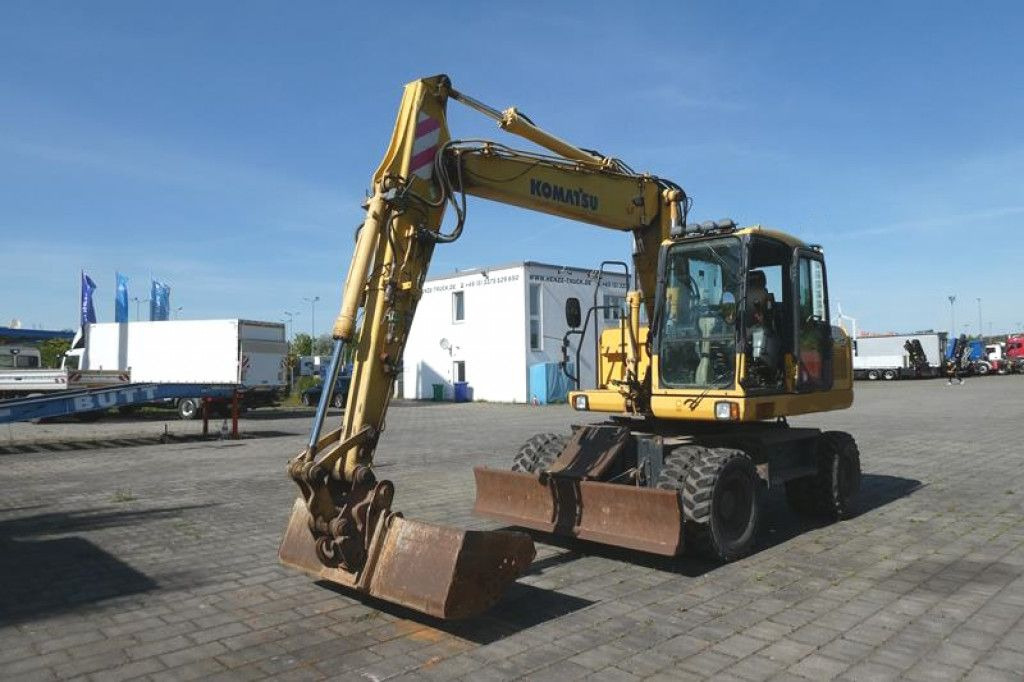 Komatsu Mobilbagger PW140-7 Mobilbagger - Gumikerekes kotró: 2 kép. Komatsu Mobilbagger PW140-7 Mobilbagger - Gumikerekes kotró: 2 kép.
