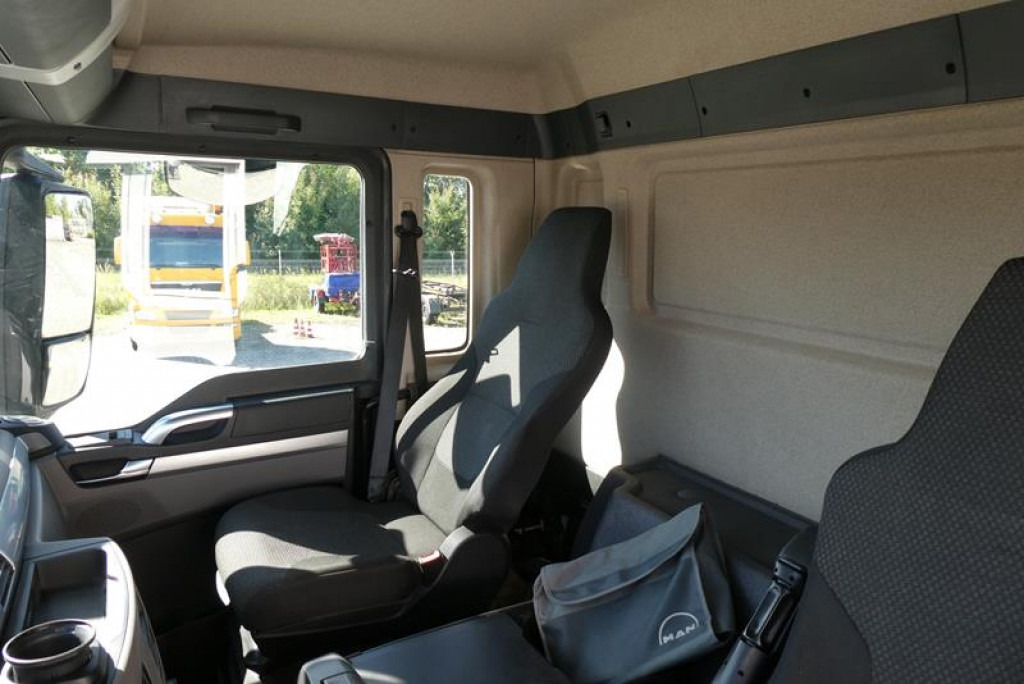 MAN TG-S 35.460 8x6 4 Achs Muldenkipper Meiller 18m³ - Dömper: 3 kép. MAN TG-S 35.460 8x6 4 Achs Muldenkipper Meiller 18m³ - Dömper: 3 kép.