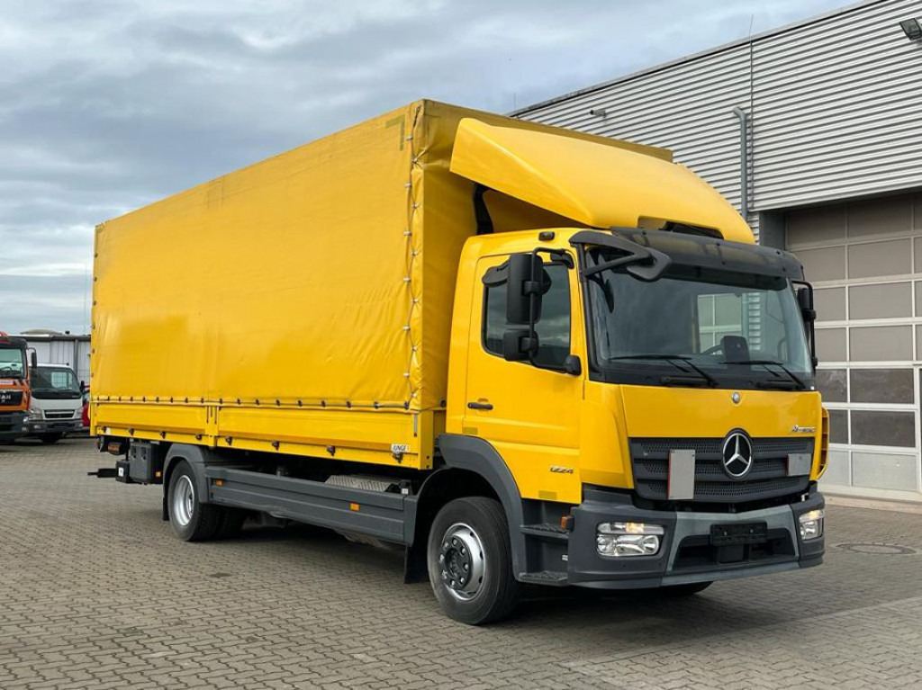 MERCEDES-BENZ Atego 1224 L Pritsche LBW LBW 1.5to - Ponyvás teherautó: 2 kép. MERCEDES-BENZ Atego 1224 L Pritsche LBW LBW 1.5to - Ponyvás teherautó: 2 kép.