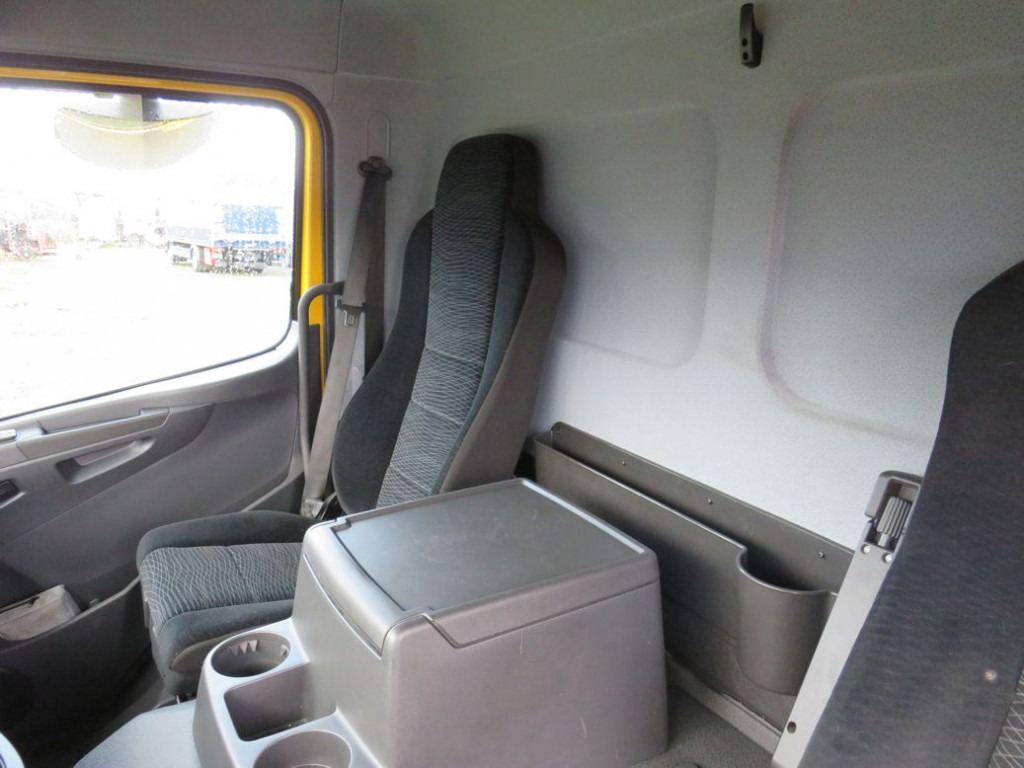 MERCEDES-BENZ Atego 1224 L Pritsche LBW - Ponyvás teherautó: 2 kép. MERCEDES-BENZ Atego 1224 L Pritsche LBW - Ponyvás teherautó: 2 kép.