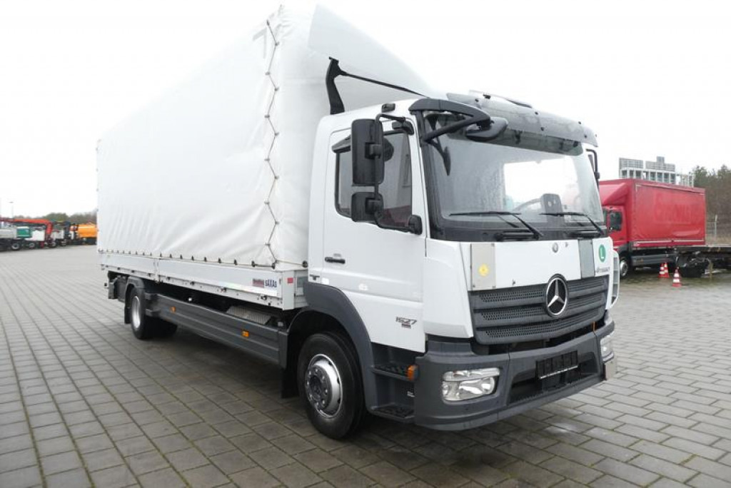 MERCEDES-BENZ Atego 1527 L Pritsche LBW - Ponyvás teherautó: 1 kép. MERCEDES-BENZ Atego 1527 L Pritsche LBW - Ponyvás teherautó: 1 kép.