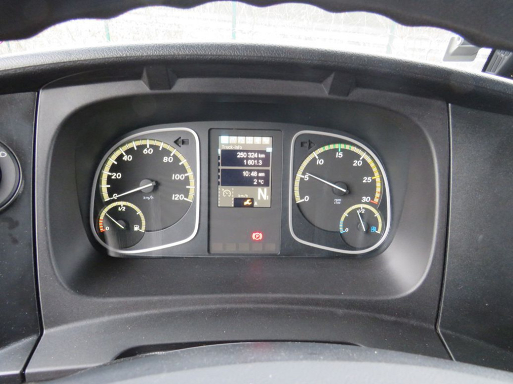 MERCEDES-BENZ Atego 1527 L Pritsche LBW - Ponyvás teherautó: 3 kép. MERCEDES-BENZ Atego 1527 L Pritsche LBW - Ponyvás teherautó: 3 kép.