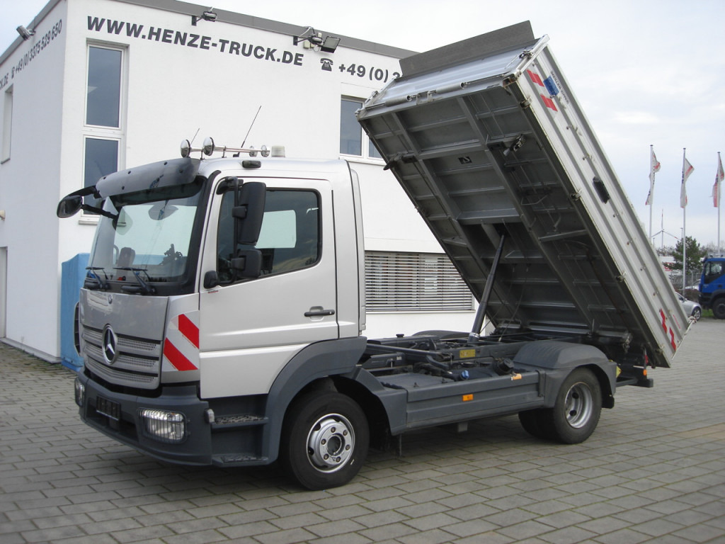 MERCEDES-BENZ Atego 923 K 2-Achs Kipper - Billenőplatós kisteherautó: 1 kép. MERCEDES-BENZ Atego 923 K 2-Achs Kipper - Billenőplatós kisteherautó: 1 kép.