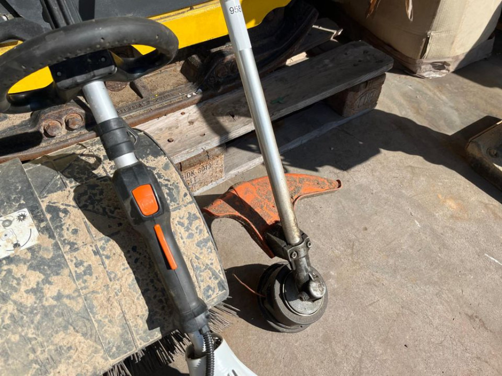 Stihl Kombimotor KM 131 R Kleinteile - Kerti gépek: 4 kép. Stihl Kombimotor KM 131 R Kleinteile - Kerti gépek: 4 kép.