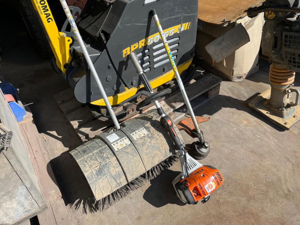 Stihl Kombimotor KM 131 R Kleinteile - Kerti gépek: 1 kép. Stihl Kombimotor KM 131 R Kleinteile - Kerti gépek: 1 kép.