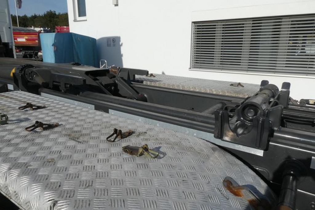 VOLVO (S) Truck FH 460 Abrollkipper Meiller 20.70, Funk - Horgos rakodó teherautó: 2 kép. VOLVO (S) Truck FH 460 Abrollkipper Meiller 20.70, Funk - Horgos rakodó teherautó: 2 kép.