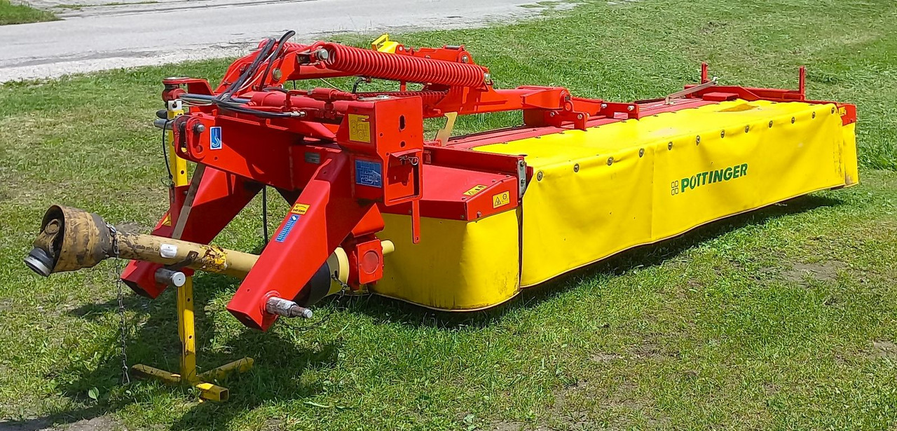 Pöttinger NOVA CAT 305 H - Fűkasza: 4 kép. Pöttinger NOVA CAT 305 H - Fűkasza: 4 kép.