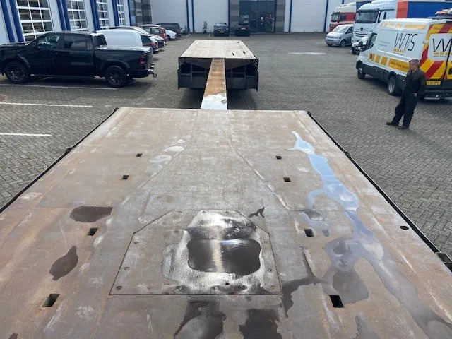 Floor robuuste vlakke oplegger ,uitschuifbaar, ,stuurassen, 20 mtr met stalen bodem/frame. kranenprofiel. - Platós félpótkocsi: 2 kép. Floor robuuste vlakke oplegger ,uitschuifbaar, ,stuurassen, 20 mtr met stalen bodem/frame. kranenprofiel. - Platós félpótkocsi: 2 kép.