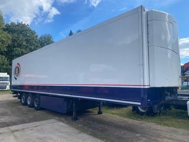 Krone koelvries met TK en onderschuifklep , aslift, - Félpótkocsi hűtős: 1 kép. Krone koelvries met TK en onderschuifklep , aslift, - Félpótkocsi hűtős: 1 kép.