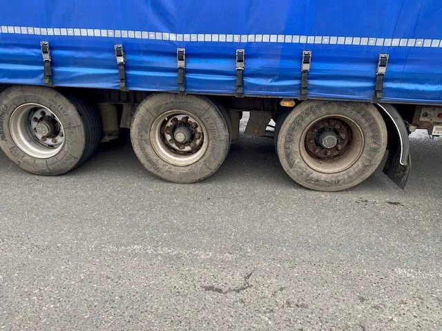 LAG mega schuifzeil 3 asser lucht - Félpótkocsi dobozos: 5 kép. LAG mega schuifzeil 3 asser lucht - Félpótkocsi dobozos: 5 kép.