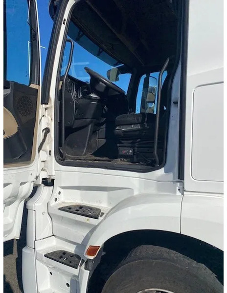 Mercedes-Benz Actros 1840 stream space cabine met spoilers fenders en zonneklep, apk gekeurd. - Nyergesvontató: 3 kép. Mercedes-Benz Actros 1840 stream space cabine met spoilers fenders en zonneklep, apk gekeurd. - Nyergesvontató: 3 kép.