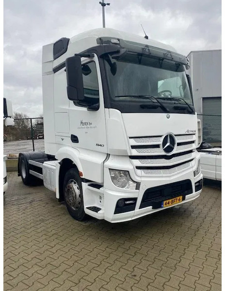 Mercedes-Benz Actros 1840 stream space cabine met spoilers fenders en zonneklep, apk gekeurd. - Nyergesvontató: 2 kép. Mercedes-Benz Actros 1840 stream space cabine met spoilers fenders en zonneklep, apk gekeurd. - Nyergesvontató: 2 kép.