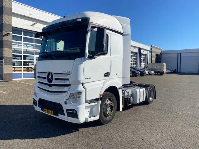 Mercedes-Benz Actros 1840 stream space cabine met spoilers fenders en zonneklep, apk gekeurd. - Nyergesvontató: 1 kép. Mercedes-Benz Actros 1840 stream space cabine met spoilers fenders en zonneklep, apk gekeurd. - Nyergesvontató: 1 kép.