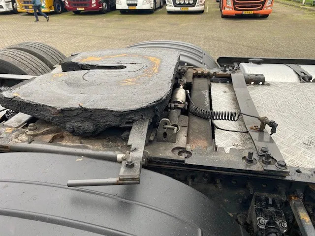 Volvo FH 16 6x2 sleepas trekker ,DL ,750 pk, XL cabine , schuifschotel . - Nyergesvontató: 5 kép. Volvo FH 16 6x2 sleepas trekker ,DL ,750 pk, XL cabine , schuifschotel . - Nyergesvontató: 5 kép.