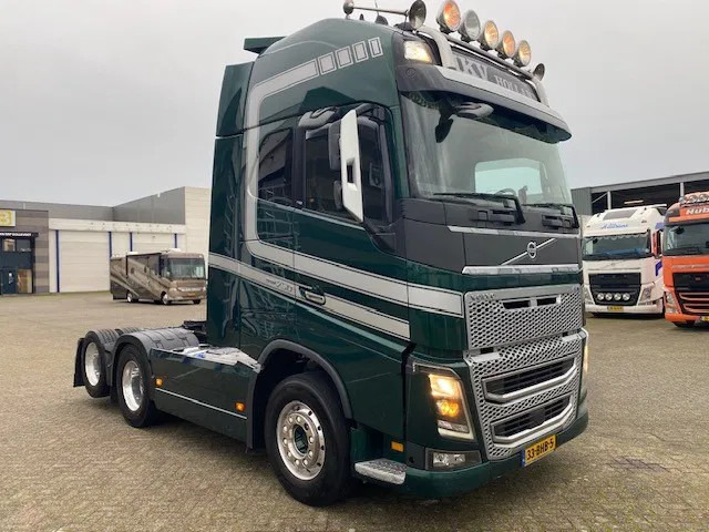 Volvo FH 16 6x2 sleepas trekker ,DL ,750 pk, XL cabine , schuifschotel . - Nyergesvontató: 2 kép. Volvo FH 16 6x2 sleepas trekker ,DL ,750 pk, XL cabine , schuifschotel . - Nyergesvontató: 2 kép.