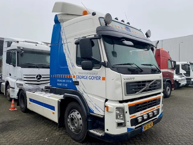 Volvo FM 400 globetrotter trekker - Nyergesvontató: 2 kép. Volvo FM 400 globetrotter trekker - Nyergesvontató: 2 kép.