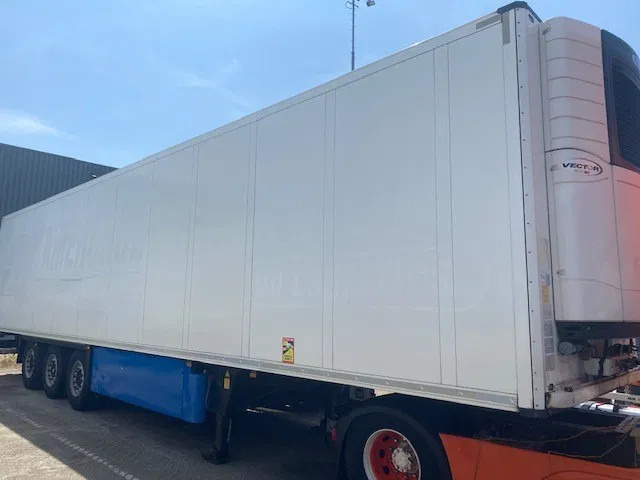 Schmitz Cargobull SCB 53B koelvries met carrier vector 1950MT 2 temp en tussenwand, - Félpótkocsi hűtős: 2 kép. Schmitz Cargobull SCB 53B koelvries met carrier vector 1950MT 2 temp en tussenwand, - Félpótkocsi hűtős: 2 kép.