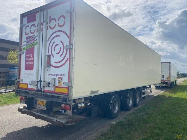 Van Eck koelvries 3 asser stuuras,met carrier vector koelmotor, apk gekeurd - Félpótkocsi hűtős: 3 kép. Van Eck koelvries 3 asser stuuras,met carrier vector koelmotor, apk gekeurd - Félpótkocsi hűtős: 3 kép.