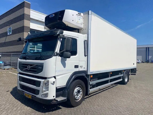 Volvo FM 330 2 temp koelvriesbak , 760 lang, 2 comp, carrier koeler, D"hollandia klep - Hűtős teherautó: 1 kép. Volvo FM 330 2 temp koelvriesbak , 760 lang, 2 comp, carrier koeler, D"hollandia klep - Hűtős teherautó: 1 kép.