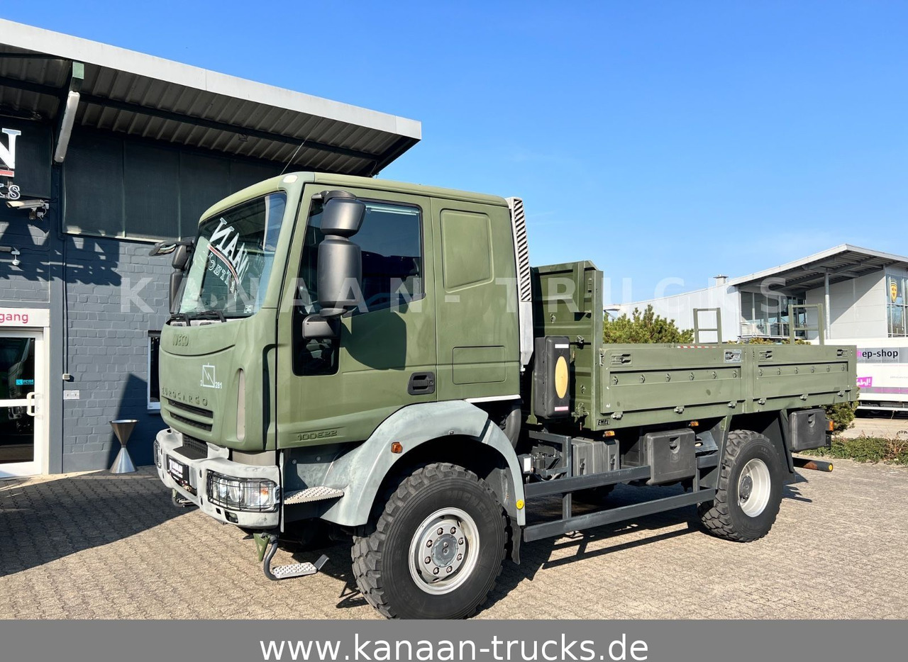 Iveco ML100E22WM-BW 4x4 Miltär Camper Exped 8.670Km - Platós teherautó: 2 kép. Iveco ML100E22WM-BW 4x4 Miltär Camper Exped 8.670Km - Platós teherautó: 2 kép.