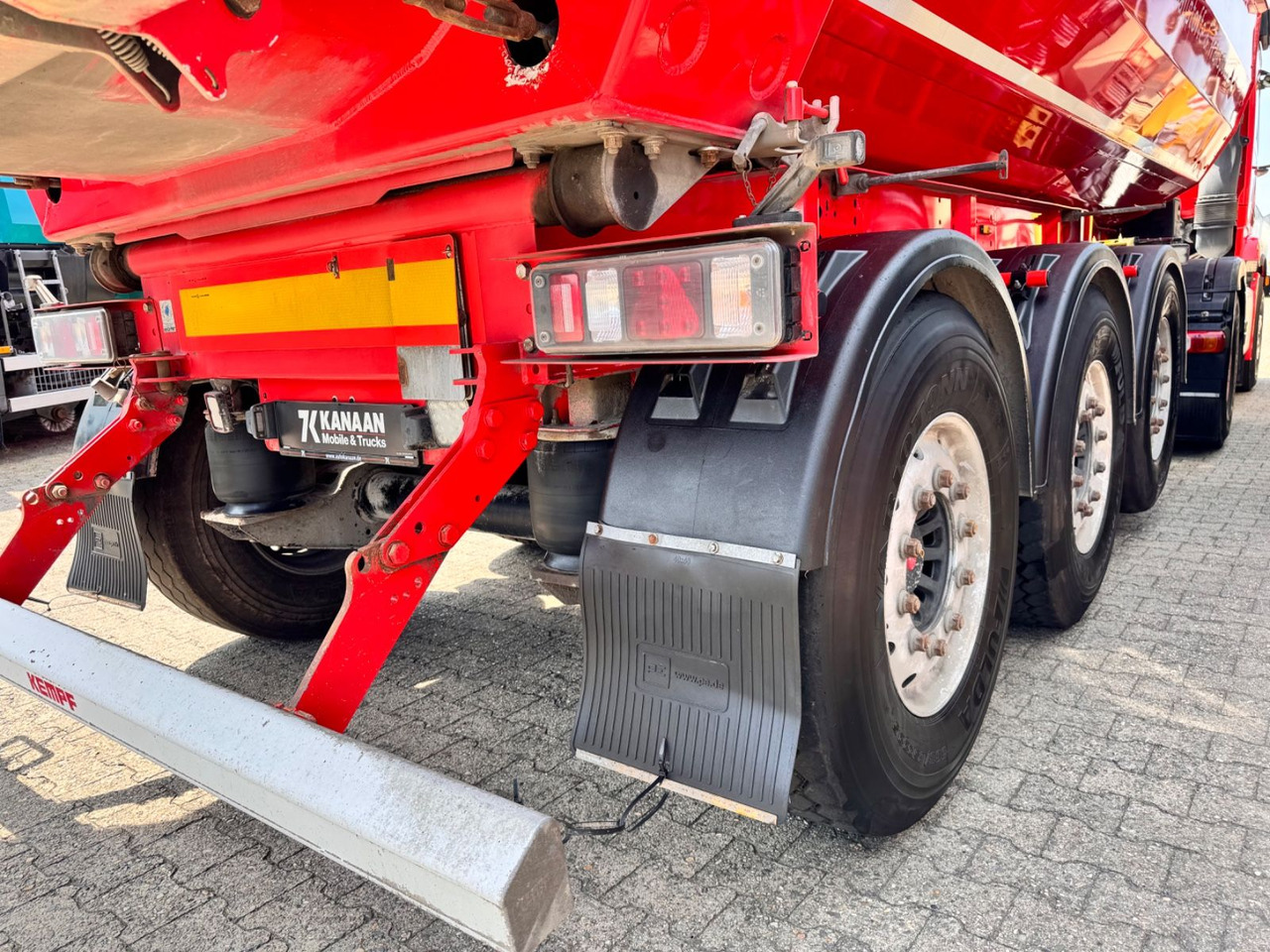 Kempf SKM 35/3 Alu Mulde ca.28m³ el. Verdeck 5.020Kg - Félpótkocsi billenőplatós: 4 kép. Kempf SKM 35/3 Alu Mulde ca.28m³ el. Verdeck 5.020Kg - Félpótkocsi billenőplatós: 4 kép.