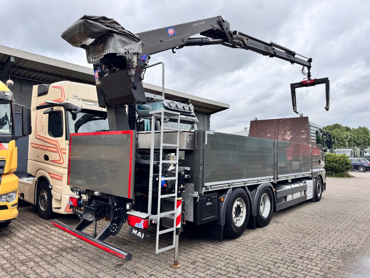 MAN 26.460 TGX Baustoffkran HMF 2110-L3 - Darus autó: 5 kép. MAN 26.460 TGX Baustoffkran HMF 2110-L3 - Darus autó: 5 kép.