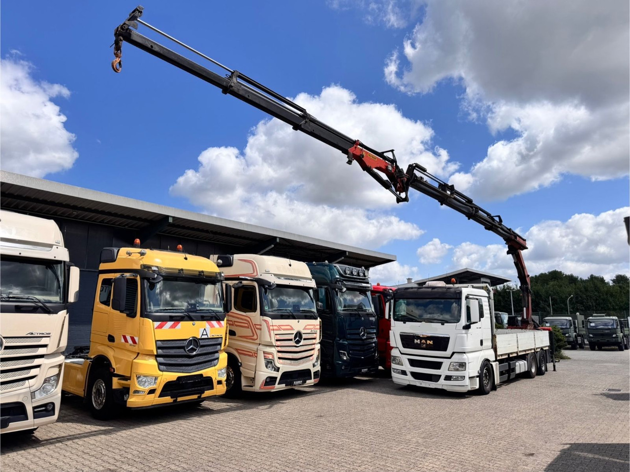 MAN 26.480 TGX 6x2 Palfinger 23002 Fly-Jib ca 21 m - Darus autó: 2 kép. MAN 26.480 TGX 6x2 Palfinger 23002 Fly-Jib ca 21 m - Darus autó: 2 kép.