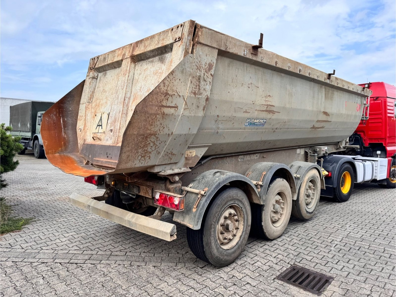 Menci SA700R Kipper Mulde 27m³ Lift Stahl 3 Stück - Félpótkocsi billenőplatós: 5 kép. Menci SA700R Kipper Mulde 27m³ Lift Stahl 3 Stück - Félpótkocsi billenőplatós: 5 kép.