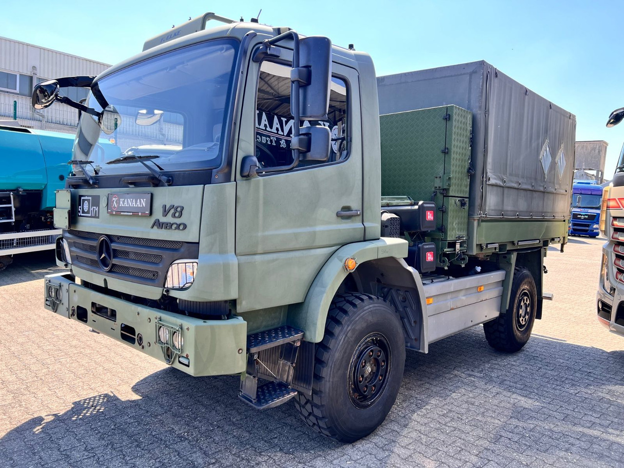 Mercedes-Benz 1018 Atego 4x4 Allrad Miltär Camper Expedition - Cserefelépítményes teherautó: 3 kép. Mercedes-Benz 1018 Atego 4x4 Allrad Miltär Camper Expedition - Cserefelépítményes teherautó: 3 kép.