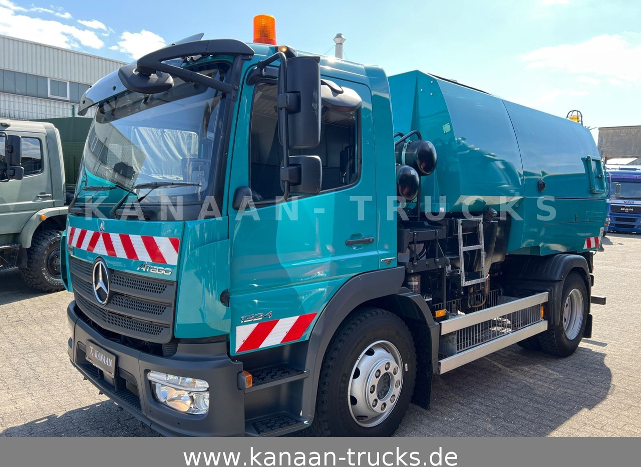Mercedes-Benz 1324 Atego Johnston VS651 154TKM Euro6c - Utcaseprő gép: 2 kép. Mercedes-Benz 1324 Atego Johnston VS651 154TKM Euro6c - Utcaseprő gép: 2 kép.