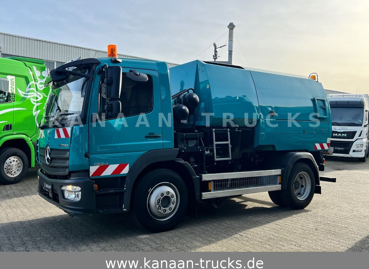 Mercedes-Benz 1324 Atego Johnston VT652 120TKM Euro6b - Utcaseprő gép: 3 kép. Mercedes-Benz 1324 Atego Johnston VT652 120TKM Euro6b - Utcaseprő gép: 3 kép.